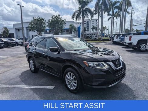 Used 2019 Nissan Rogue SV image 2