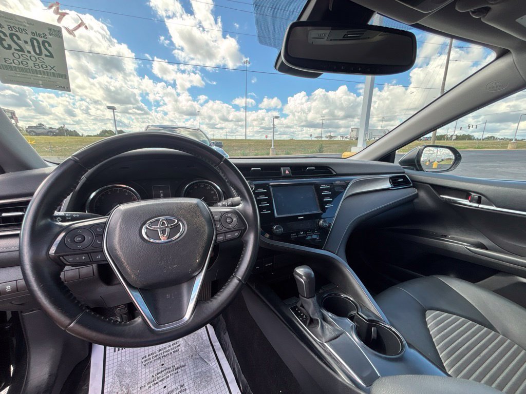 Used 2020 Toyota Camry SE w/ Convenience Package FWD image 2