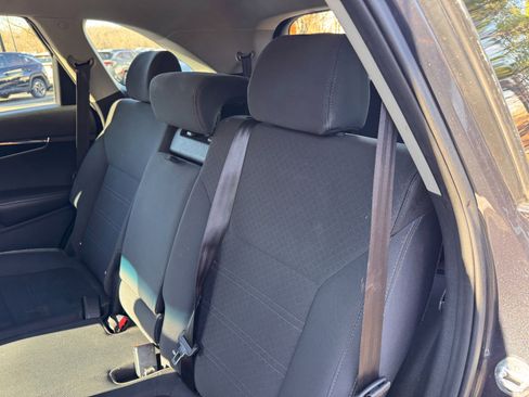 Used 2020 Kia Sorento LX image 43