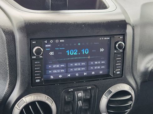 Used 2013 Jeep Wrangler Unlimited Sport AWD/4WD image 33