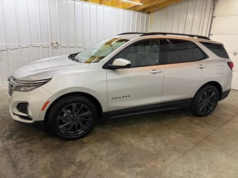 Used 2022 Chevrolet Equinox RS FWD image 4