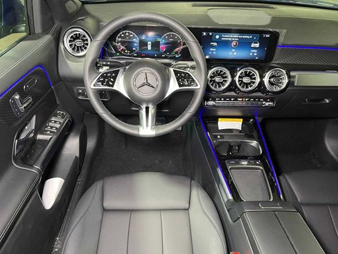 New 2025 Mercedes-Benz GLB 250 4MATIC image 34