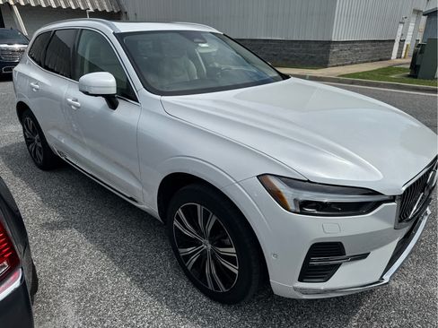 Used 2022 Volvo XC60 B5 Inscription w/ Advanced Package AWD/4WD image 2