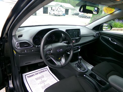 Used 2018 Hyundai Elantra GT image 11