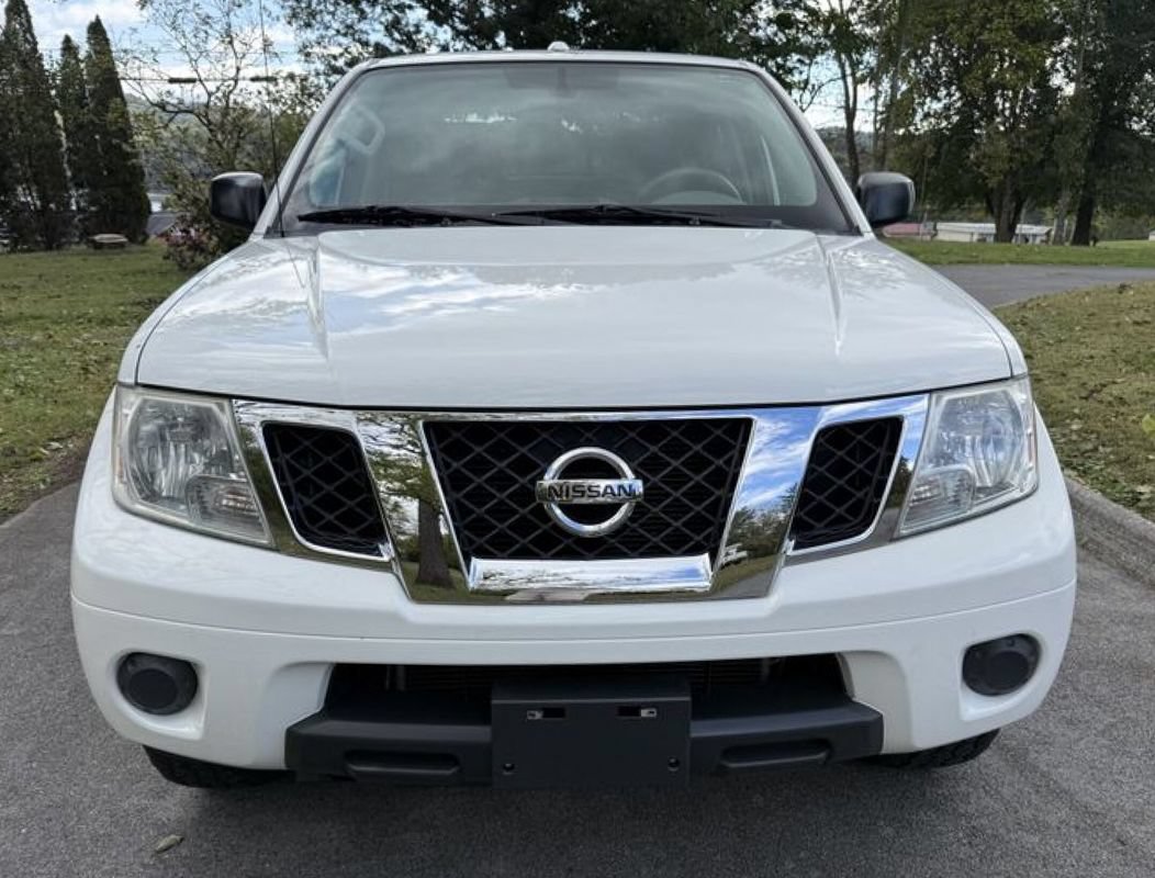 Used 2018 Nissan Frontier SV AWD/4WD image 2