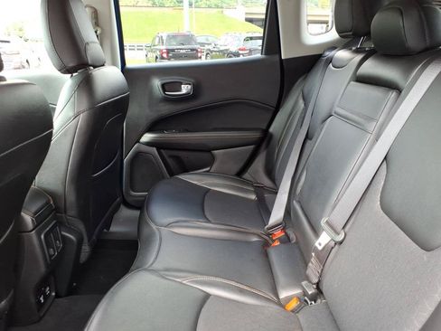 Used 2019 Jeep Compass Latitude w/ Cold Weather Group AWD/4WD image 7