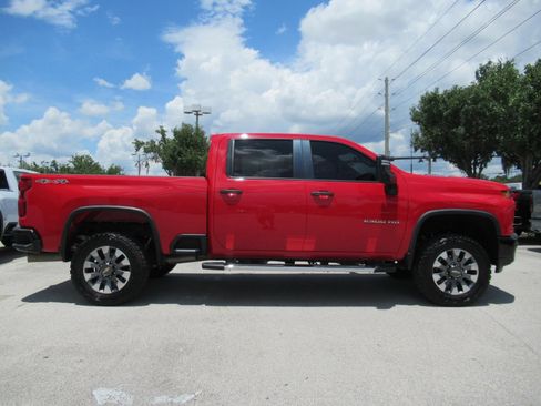 Used 2022 Chevrolet Silverado 2500 Custom w/ Custom Convenience Package AWD/4WD image 2