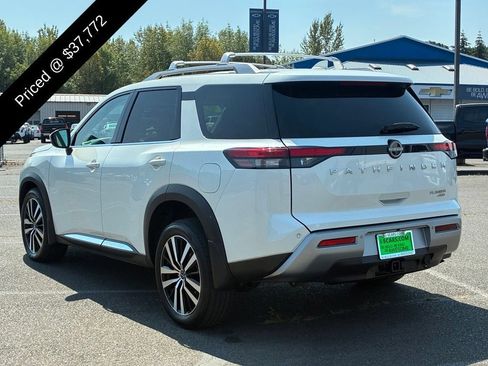Used 2024 Nissan Pathfinder Platinum AWD/4WD image 4
