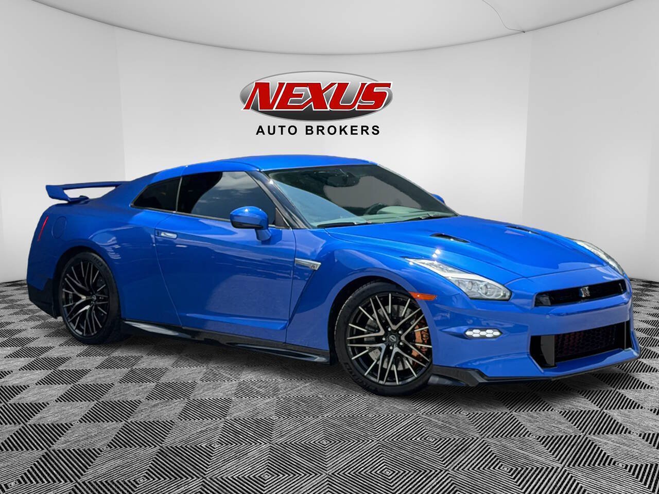 Used 2024 Nissan GT-R Premium w/ Premium Interior Package AWD/4WD image 4