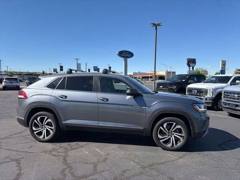 Used 2022 Volkswagen Atlas Cross Sport SEL AWD/4WD image 3
