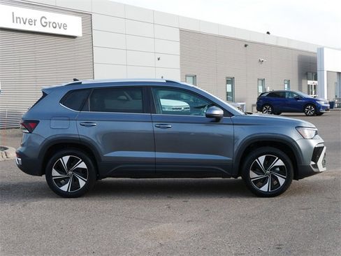 Certified 2025 Volkswagen Taos SE image 8