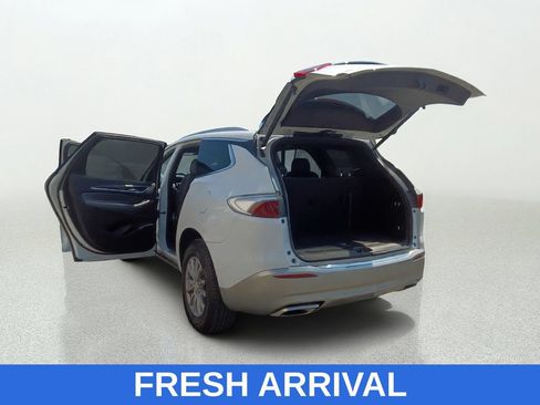 Used 2022 Buick Enclave Essence FWD image 13