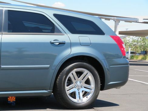 Used 2005 Dodge Magnum R/T w/ Convenience Group II RWD image 21