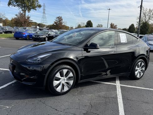 Used 2024 Tesla Model Y 2WD image 5