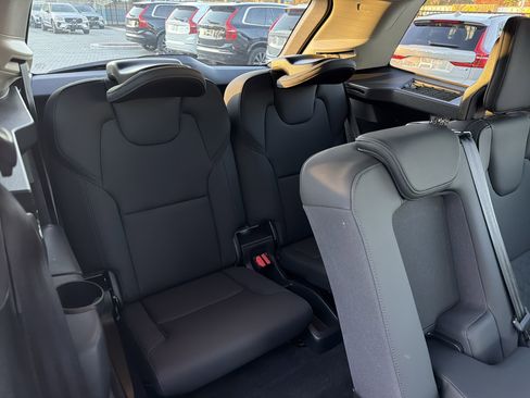Certified 2025 Volvo XC90 B5 Plus image 33