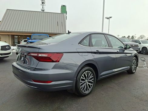 Used 2021 Volkswagen Jetta SE w/ SE Cold Weather Package image 6