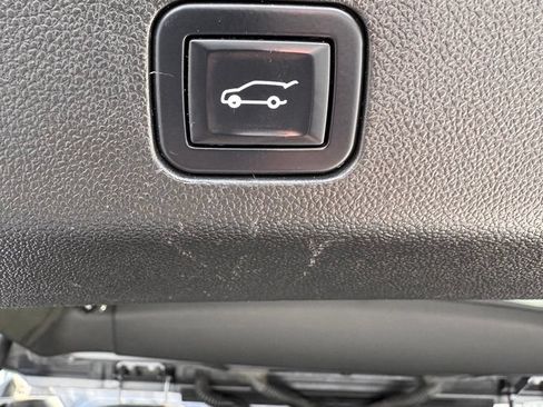 Used 2022 Chevrolet Tahoe Premier AWD/4WD image 18