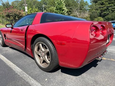 Used 1998 Chevrolet Corvette Coupe w/ Memory Pkg RWD image 7