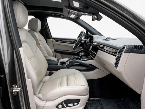 Used 2019 Porsche Cayenne image 28