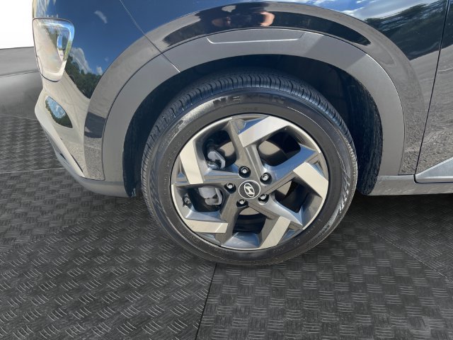 Used 2025 Hyundai Venue SEL FWD image 14