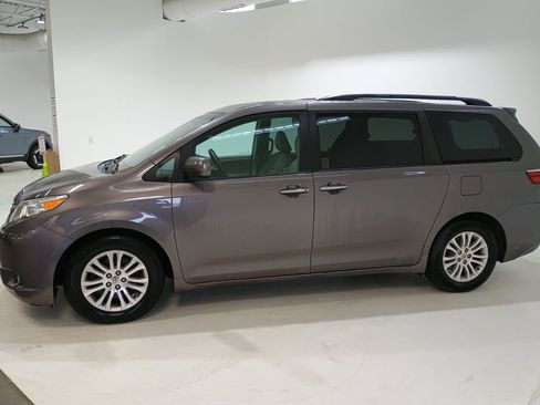 Used 2016 Toyota Sienna L image 4