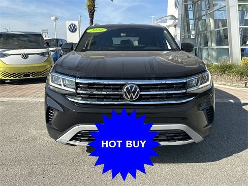 Certified 2022 Volkswagen Atlas Cross Sport SE image 3