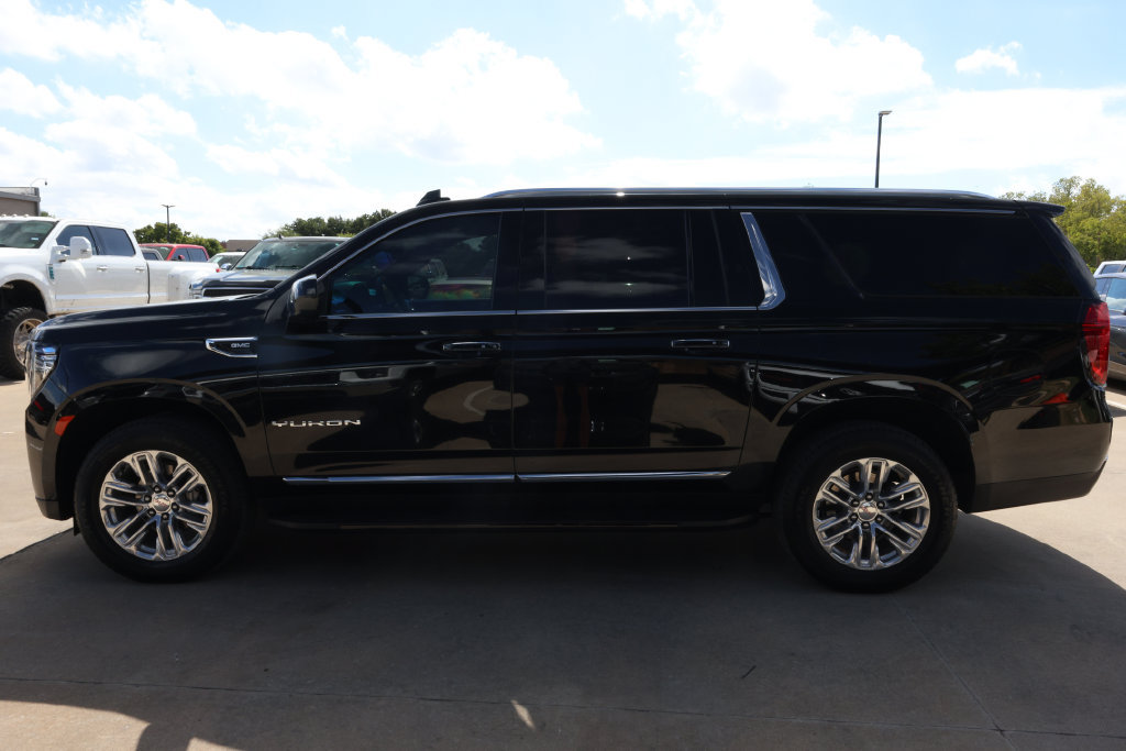 Used 2023 GMC Yukon XL SLT AWD/4WD image 8