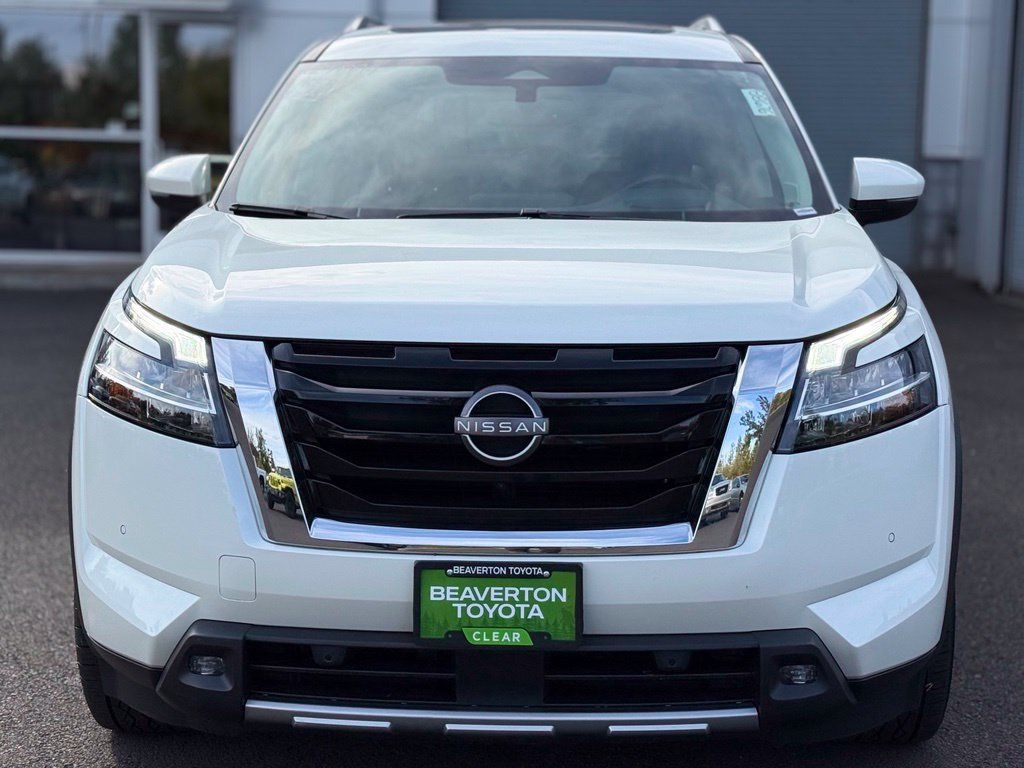 Used 2022 Nissan Pathfinder Platinum AWD/4WD image 7