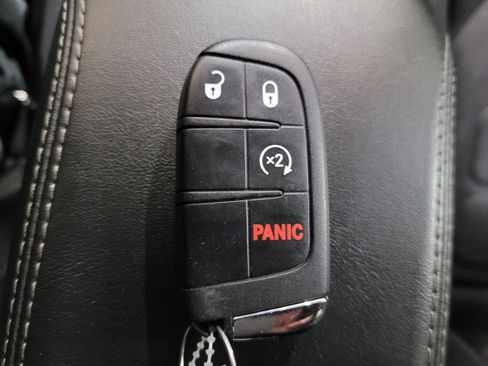 Used 2022 Jeep Renegade Latitude AWD/4WD image 32