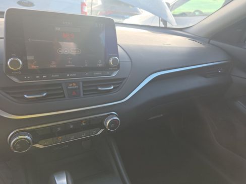 Used 2022 Nissan Altima 2.5 SV FWD image 10