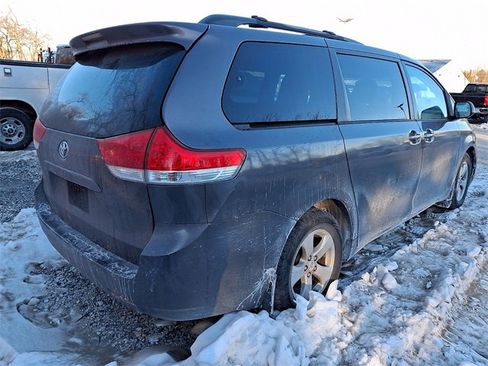 Used 2012 Toyota Sienna LE image 6