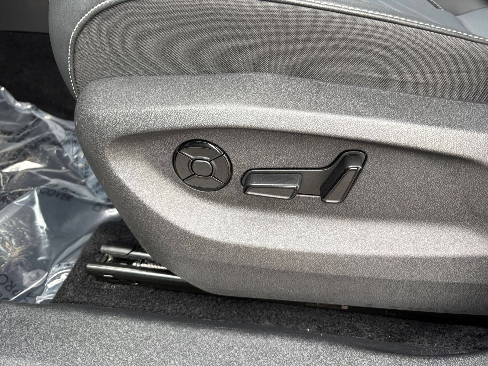 Used 2026 Volkswagen Tiguan SE AWD/4WD image 22
