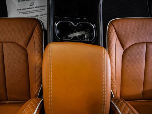 New 2026 Chrysler Pacifica Pinnacle image 24