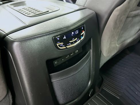 Used 2017 Cadillac Escalade Platinum AWD/4WD image 30