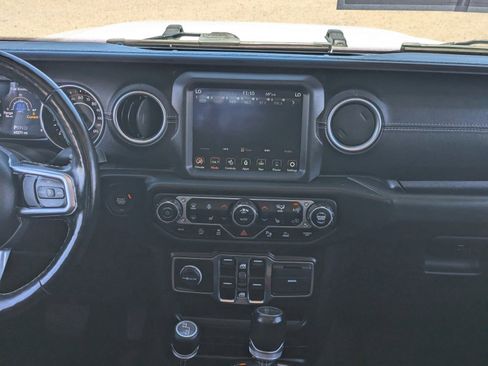 Used 2020 Jeep Gladiator Overland AWD/4WD image 16