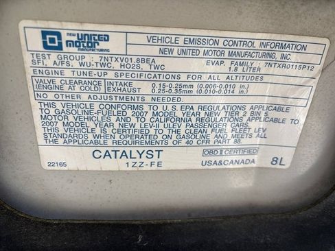 Used 2007 Pontiac Vibe w/ Preferred Package FWD image 19