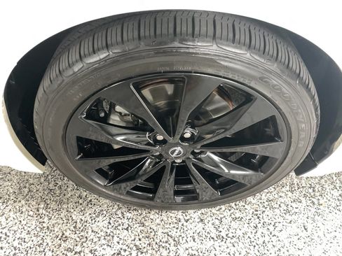 Used 2023 Nissan Maxima SR w/ Sport Mat Group FWD image 6