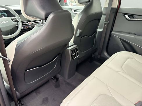 New 2026 Kia Niro EX FWD image 16