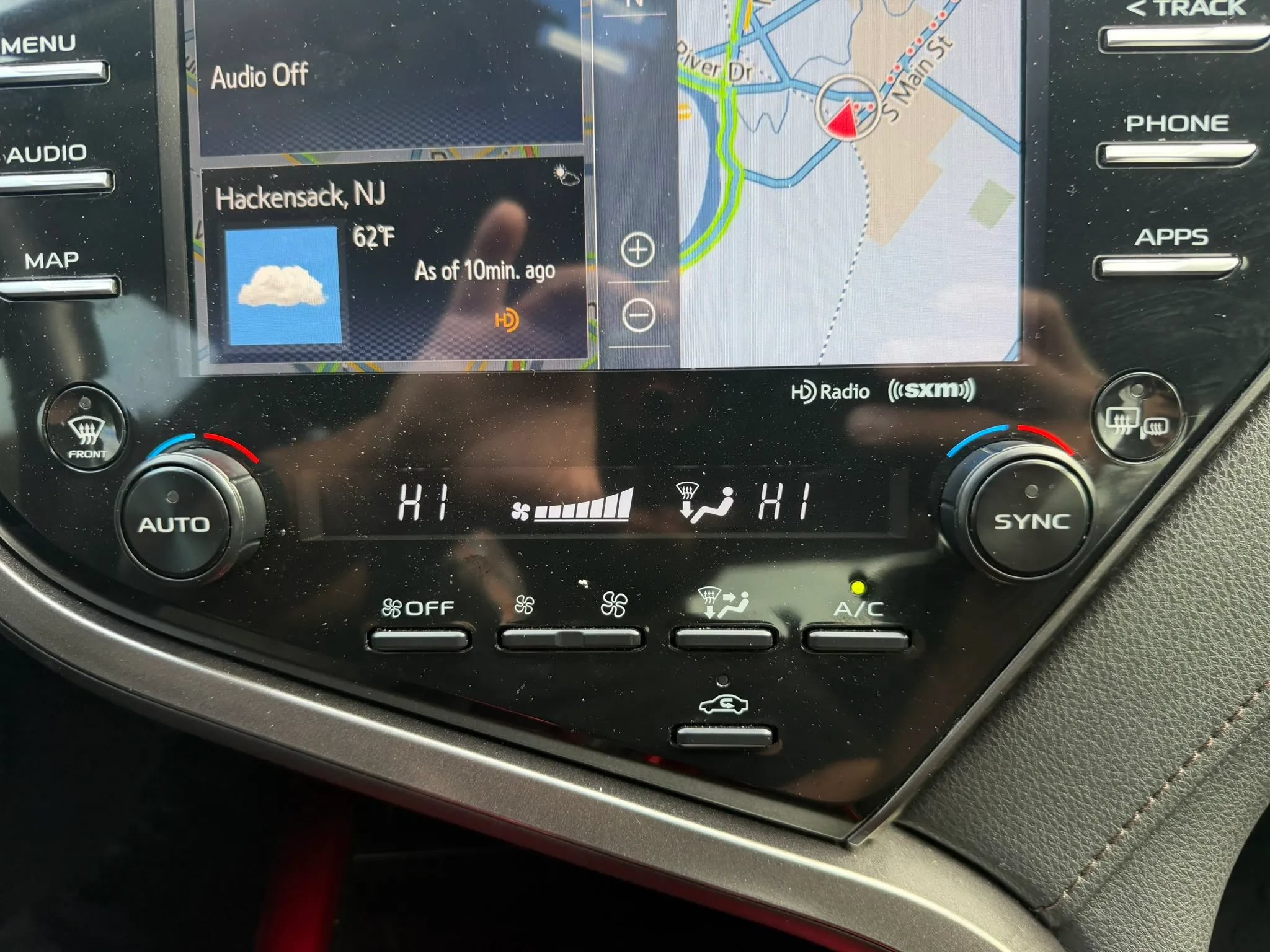 Used 2020 Toyota Camry XLE w/ Navigation Package FWD image 19