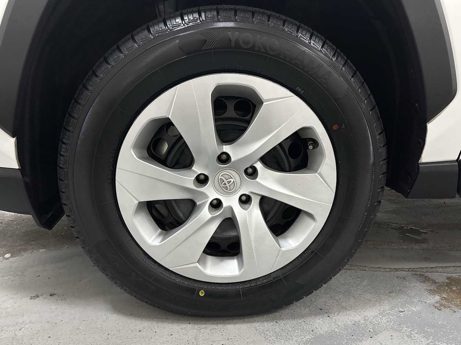 Certified 2021 Toyota RAV4 LE AWD/4WD image 10