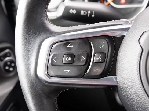 Used 2018 Jeep Wrangler Unlimited Sahara w/ Uconnect 4C Nav & Sound Group image 2