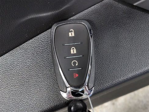 Used 2024 Chevrolet Trax RS w/ Sunroof Package image 36