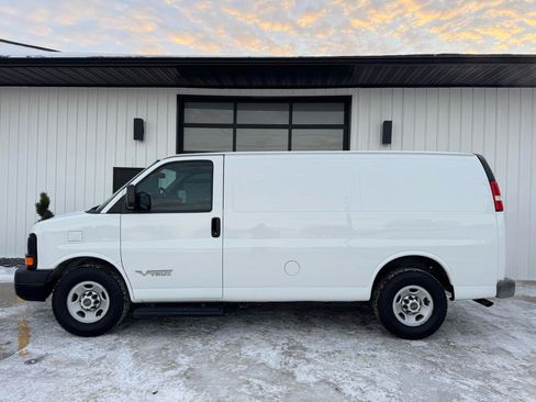 Used 2015 Chevrolet Express 2500 RWD image 8