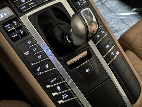 Used 2020 Porsche Macan image 37