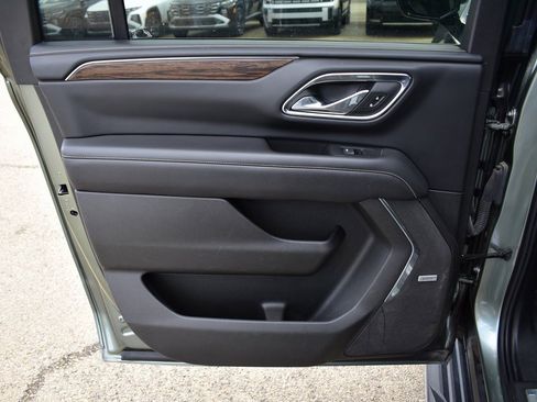 Used 2023 Chevrolet Suburban Premier image 20