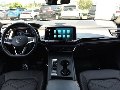 Certified 2024 Volkswagen Atlas Cross Sport SE AWD/4WD image 7