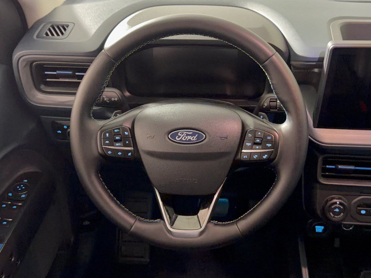 Used 2025 Ford Maverick Lobo AWD/4WD image 10