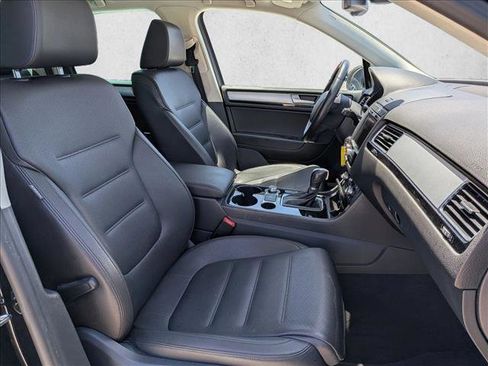 Used 2015 Volkswagen Touareg Sport AWD/4WD image 20