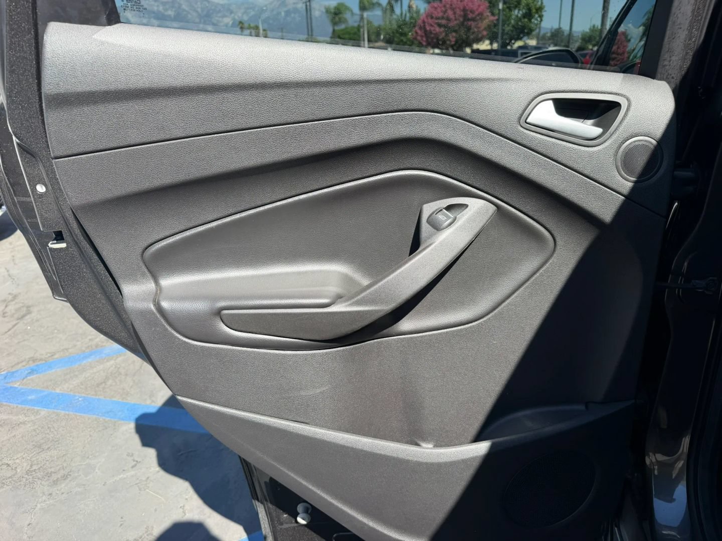 Used 2017 Ford Escape Titanium FWD image 9