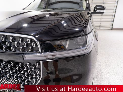 Used 2025 Lincoln Navigator Reserve AWD/4WD image 8